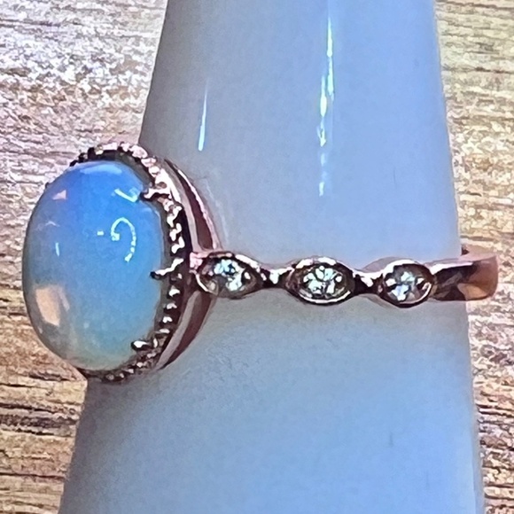 Beautiful gold color ring with bluish white opal looking stone. - Picture 4 of 8